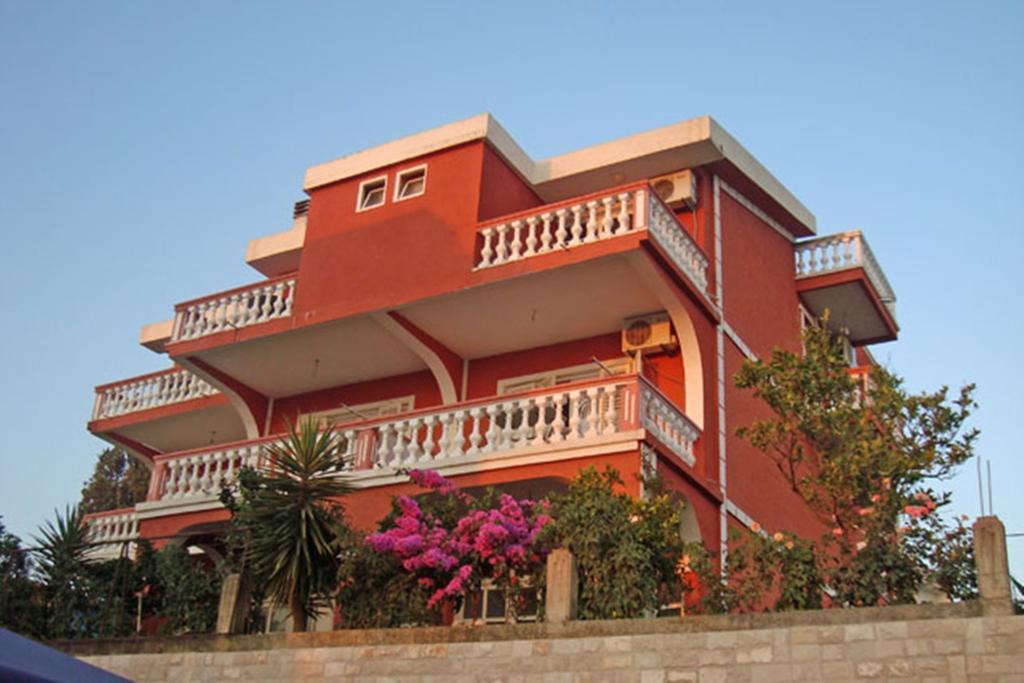 Alvanita Apartments 울친 외부 사진